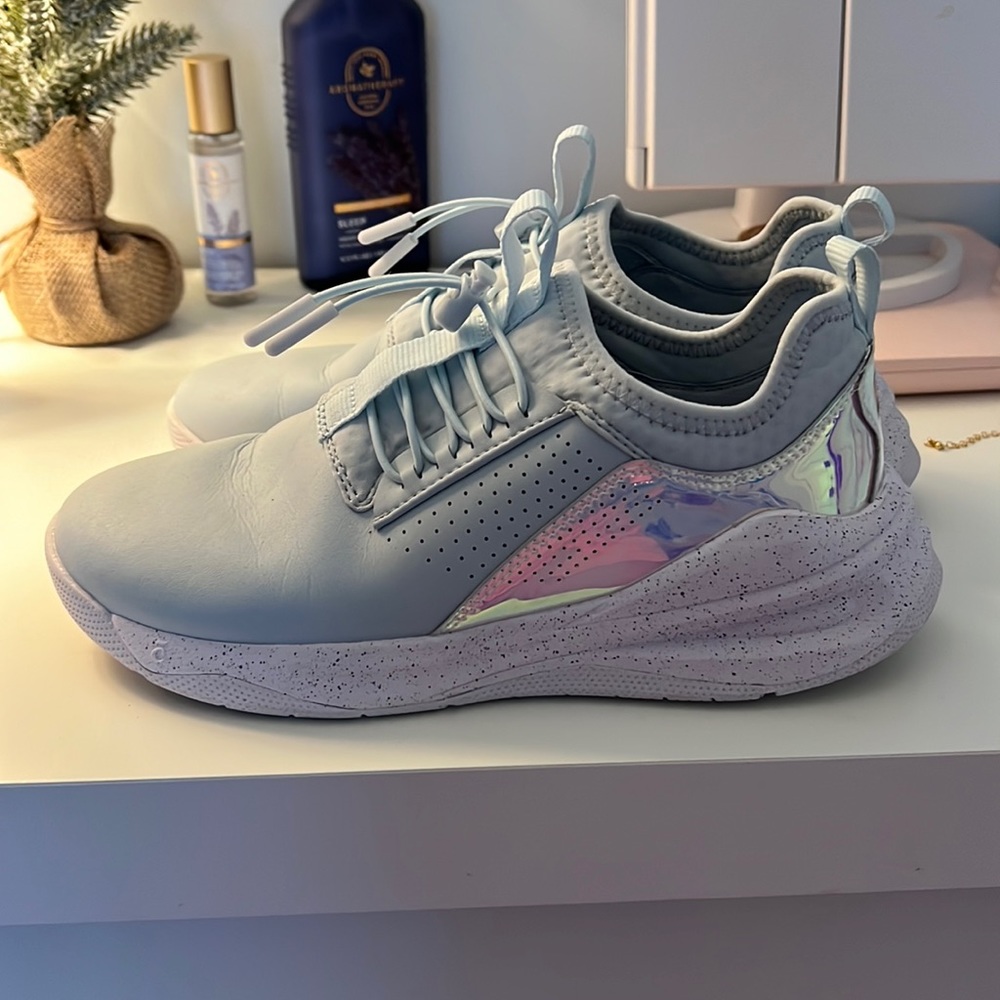 Clove sneakers